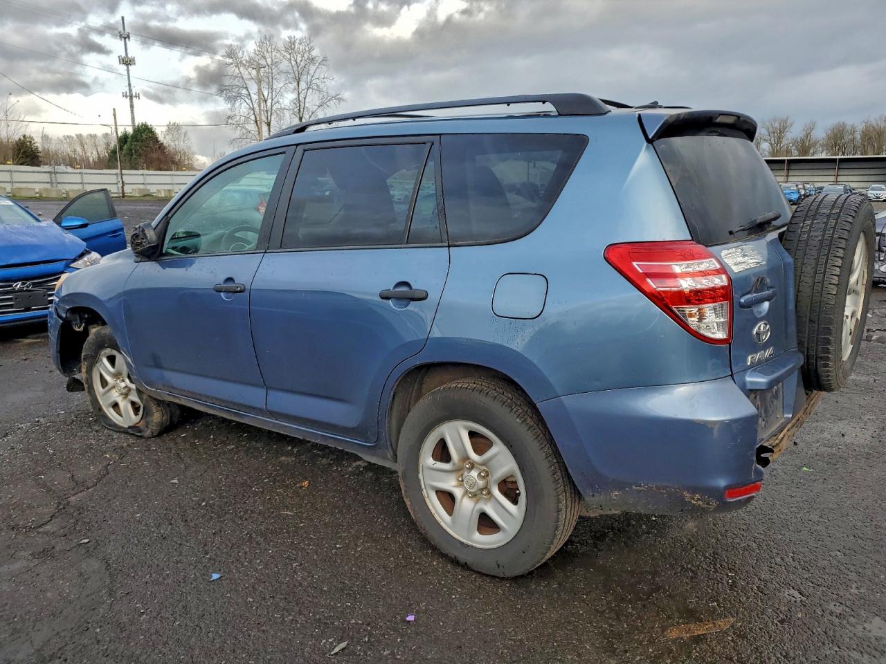 2012 TOYOTA RAV4 photo 2