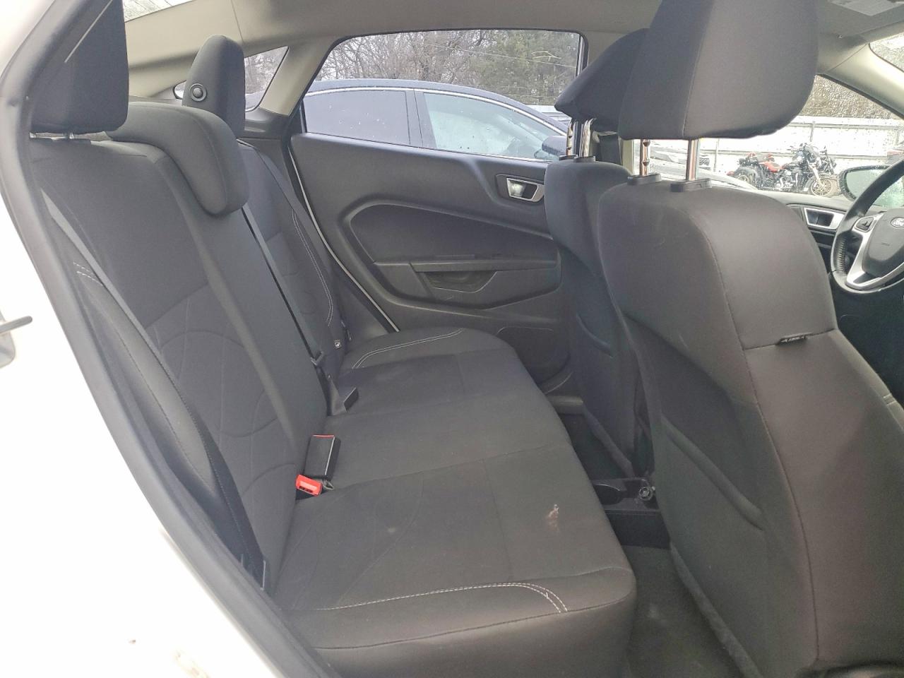 2015 FORD FIESTA SE photo 10