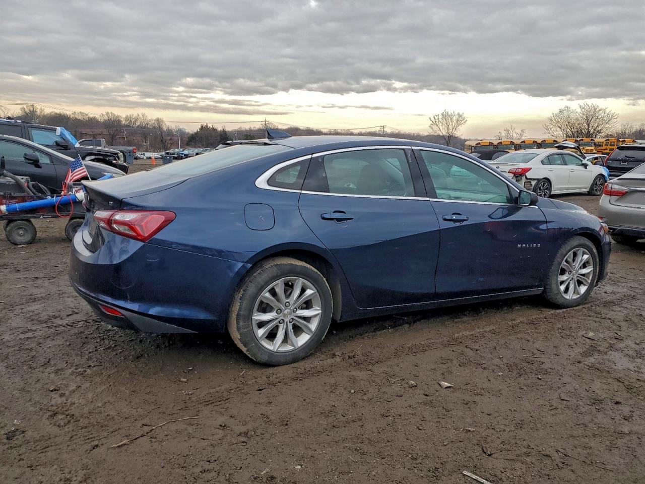 2021 CHEVROLET MALIBU LT photo 3
