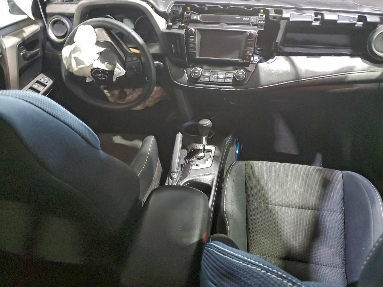 2017 TOYOTA RAV4 XLE photo 8