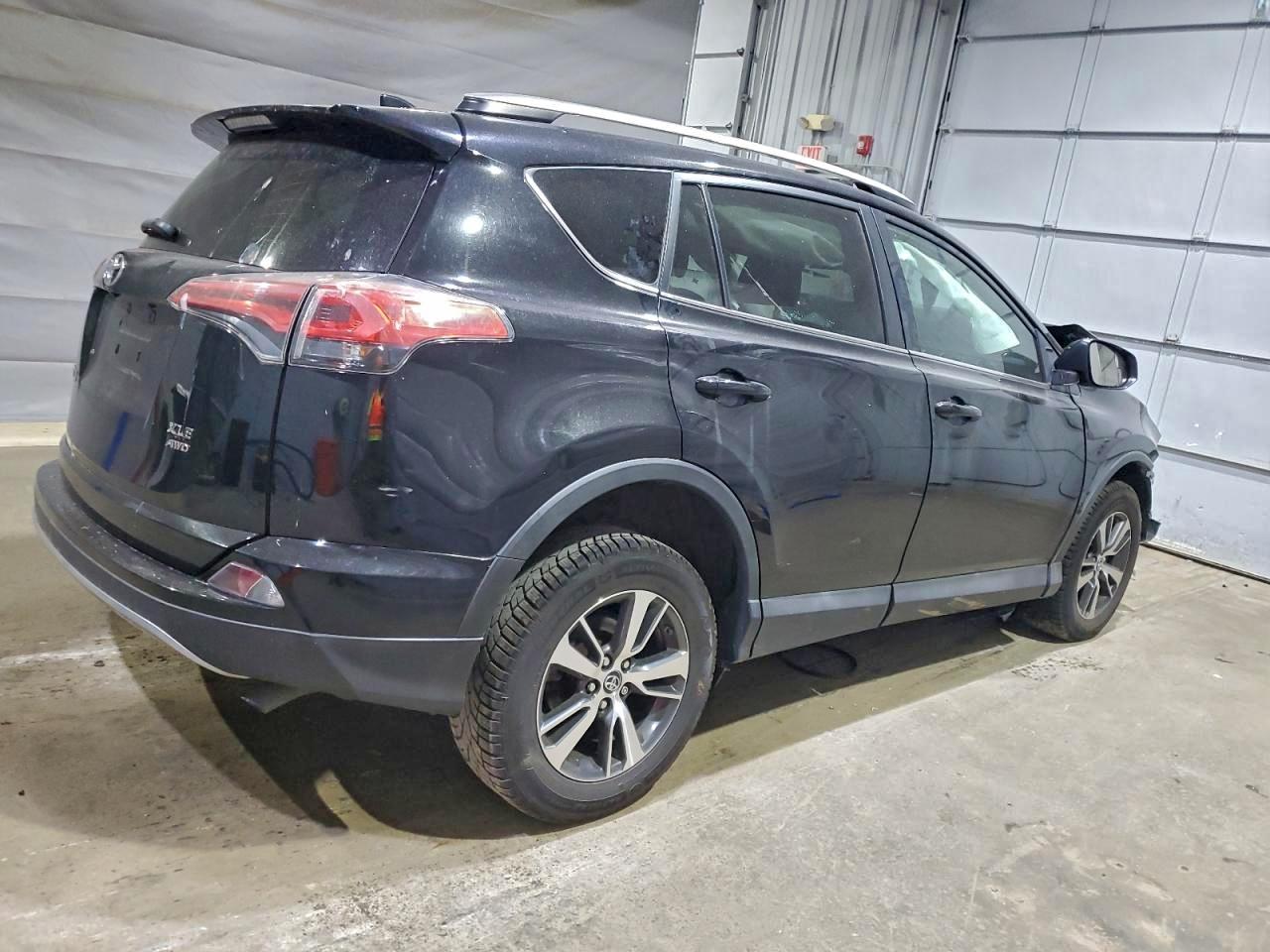 2017 TOYOTA RAV4 XLE photo 3