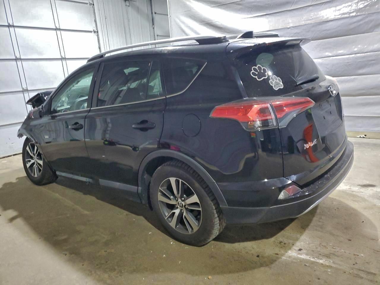 2017 TOYOTA RAV4 XLE photo 2