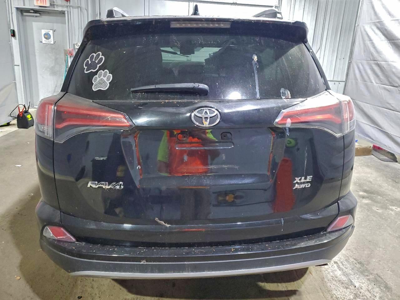 2017 TOYOTA RAV4 XLE photo 6