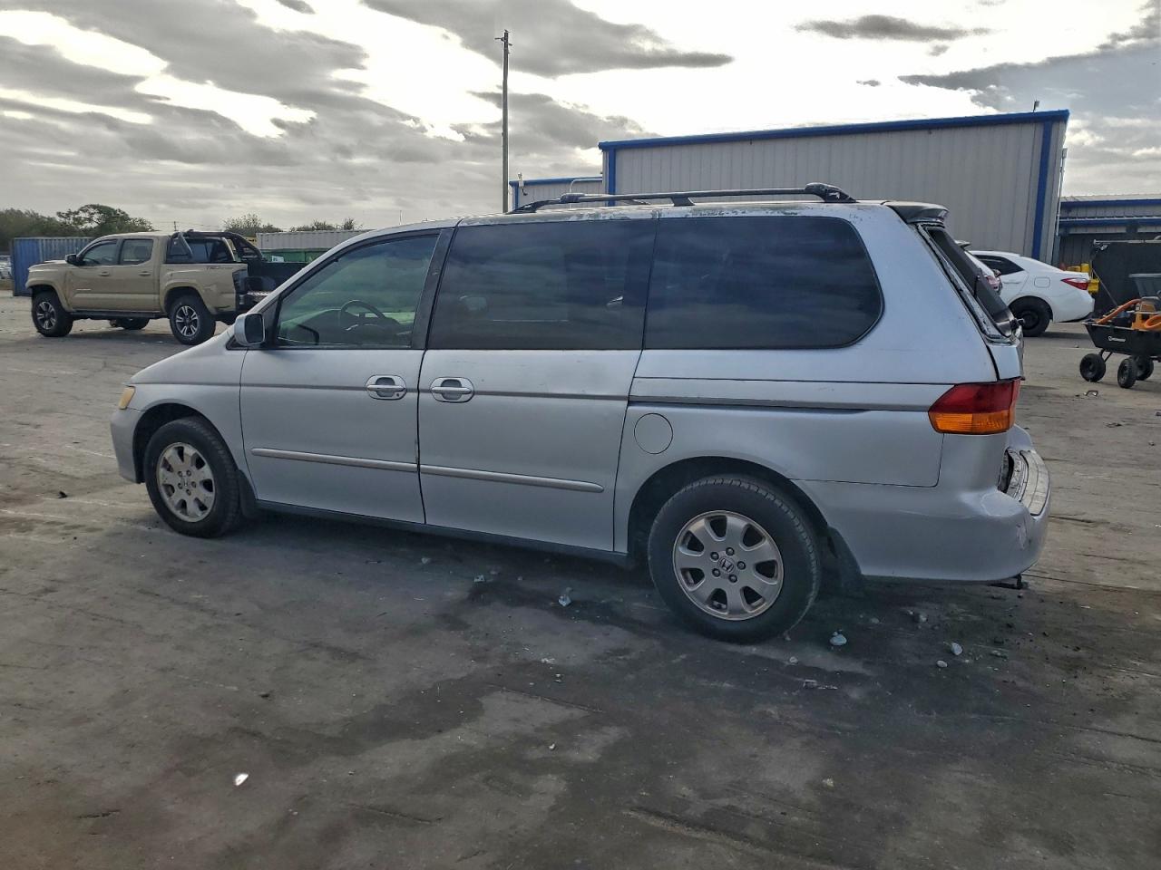 2002 HONDA ODYSSEY EX photo 2