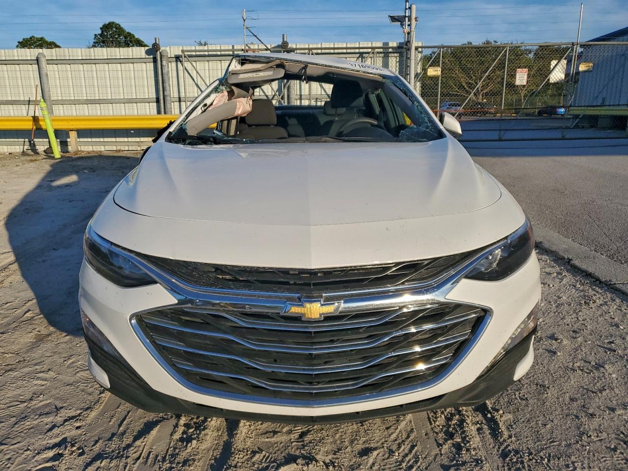 2023 CHEVROLET MALIBU LT photo 5