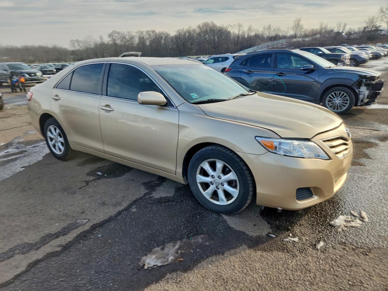 2011 TOYOTA CAMRY BASE photo 4