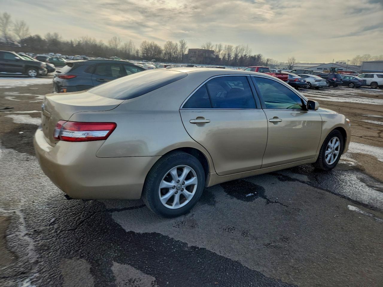 2011 TOYOTA CAMRY BASE photo 3