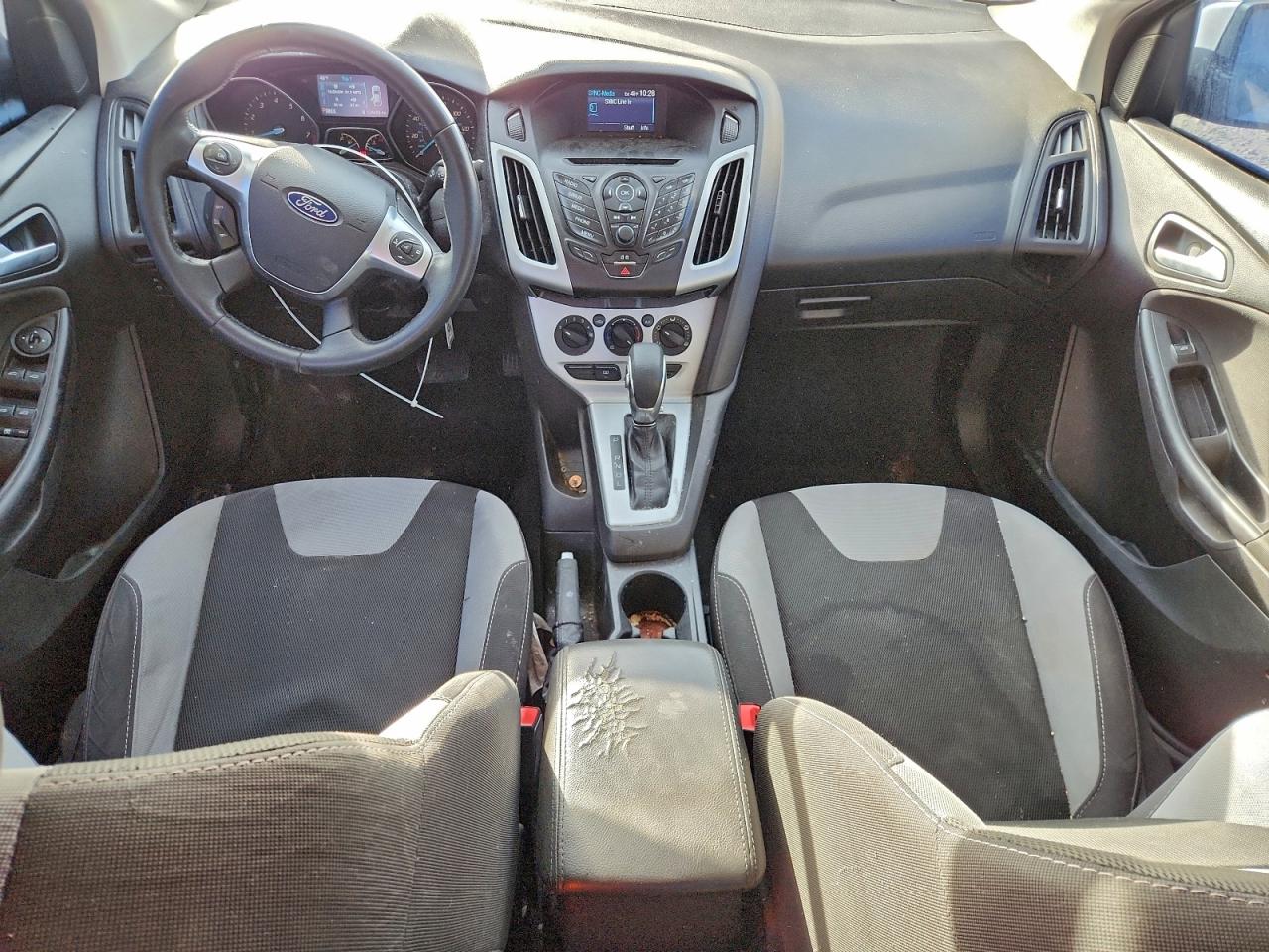 2014 FORD FOCUS SE photo 8