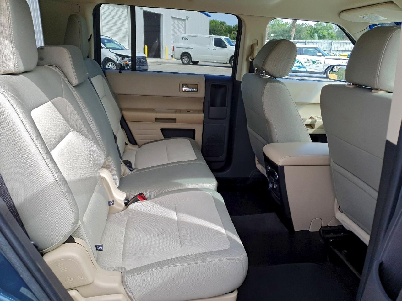 2016 FORD FLEX SE photo 11
