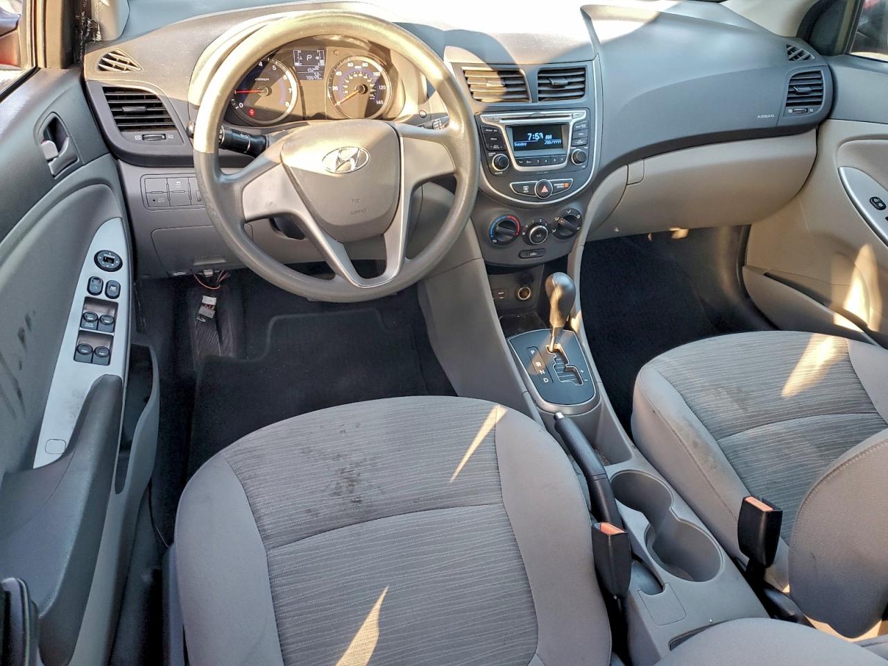 2017 HYUNDAI ACCENT SE photo 8
