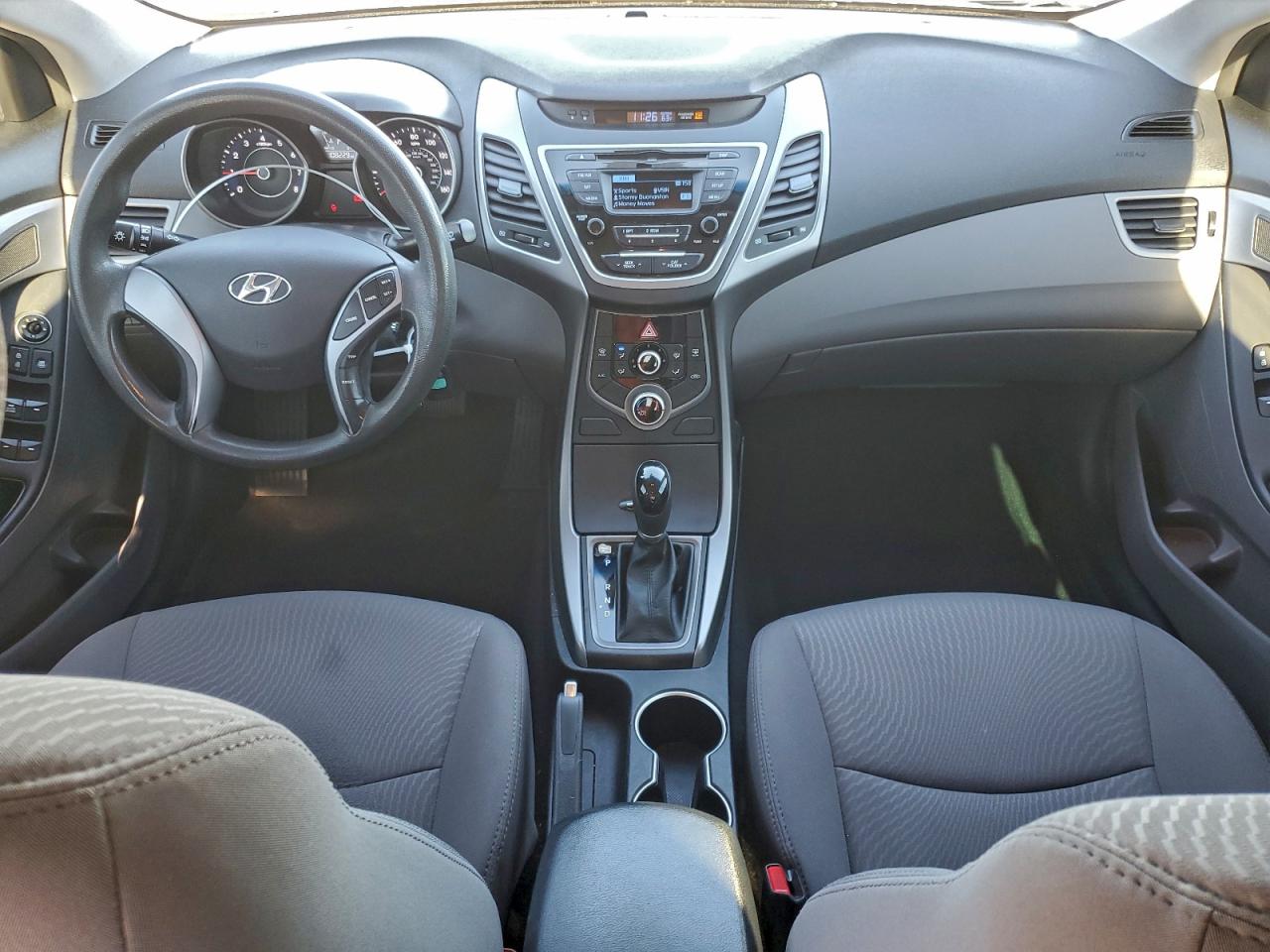 2016 HYUNDAI ELANTRA SE photo 8