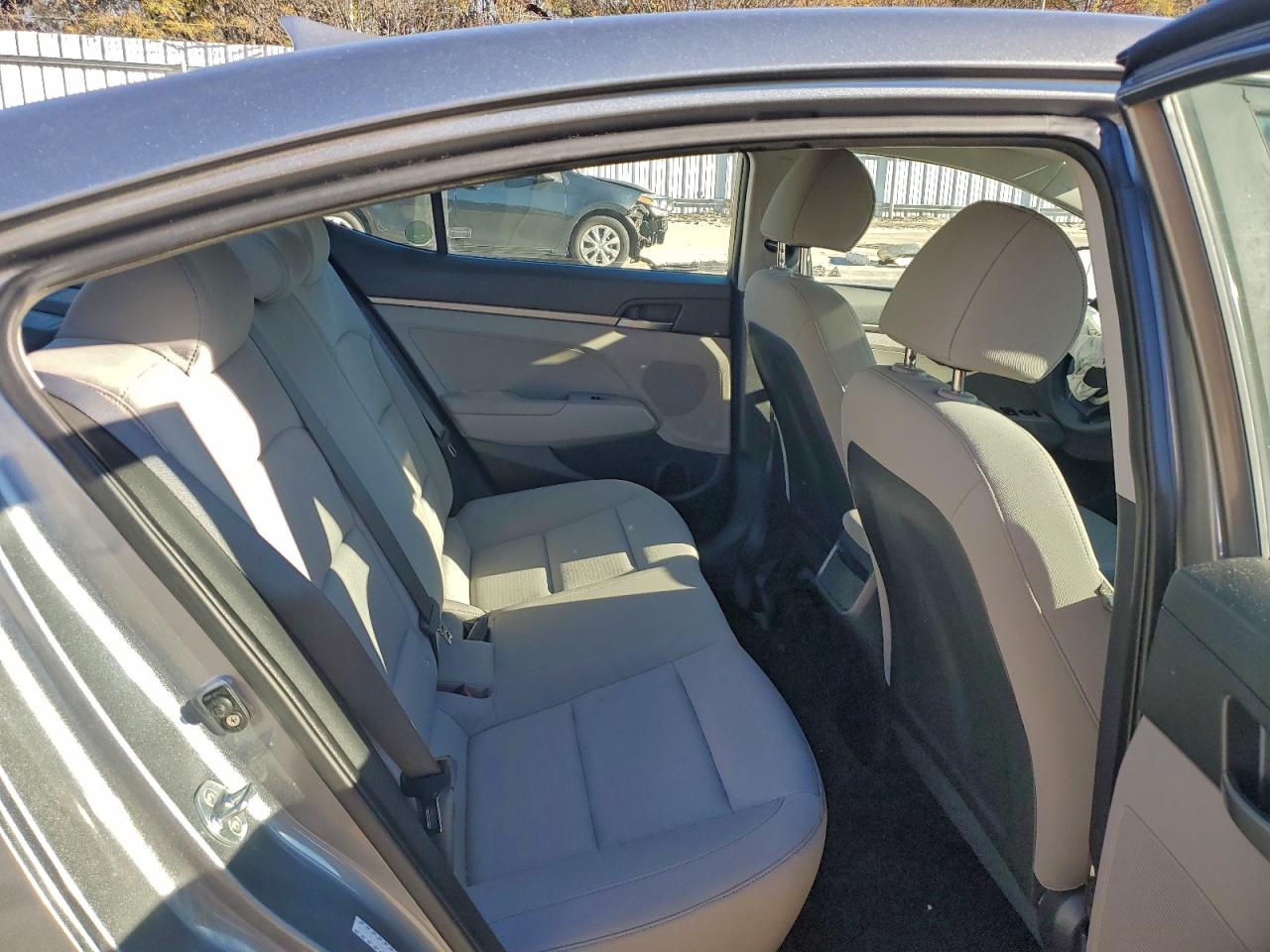 2017 HYUNDAI ELANTRA SE photo 10