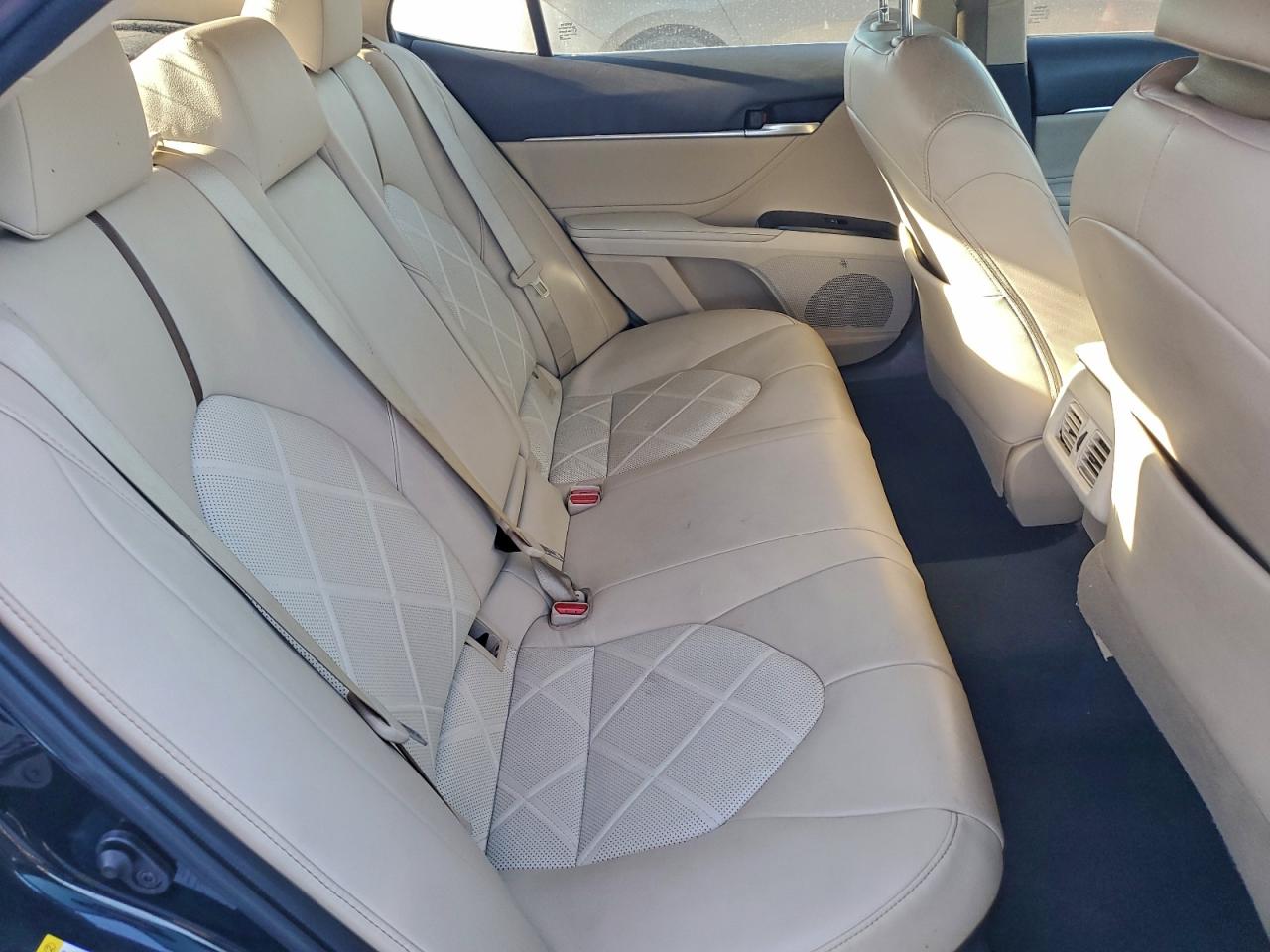 2018 TOYOTA CAMRY HYBRID photo 10