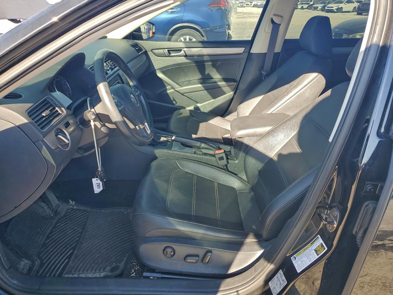 2014 VOLKSWAGEN PASSAT SE photo 7