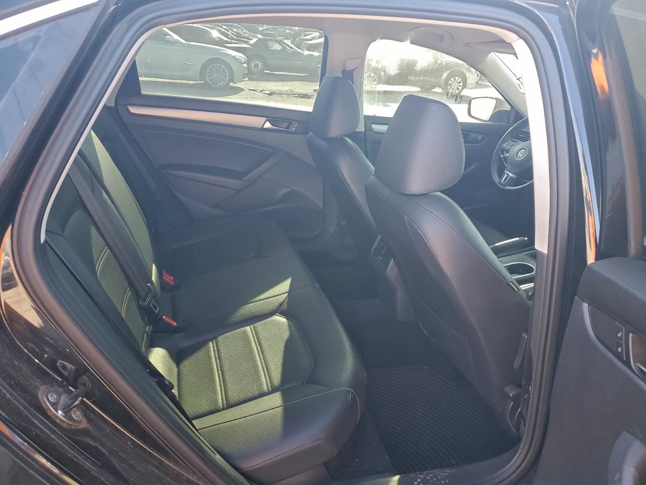 2014 VOLKSWAGEN PASSAT SE photo 10