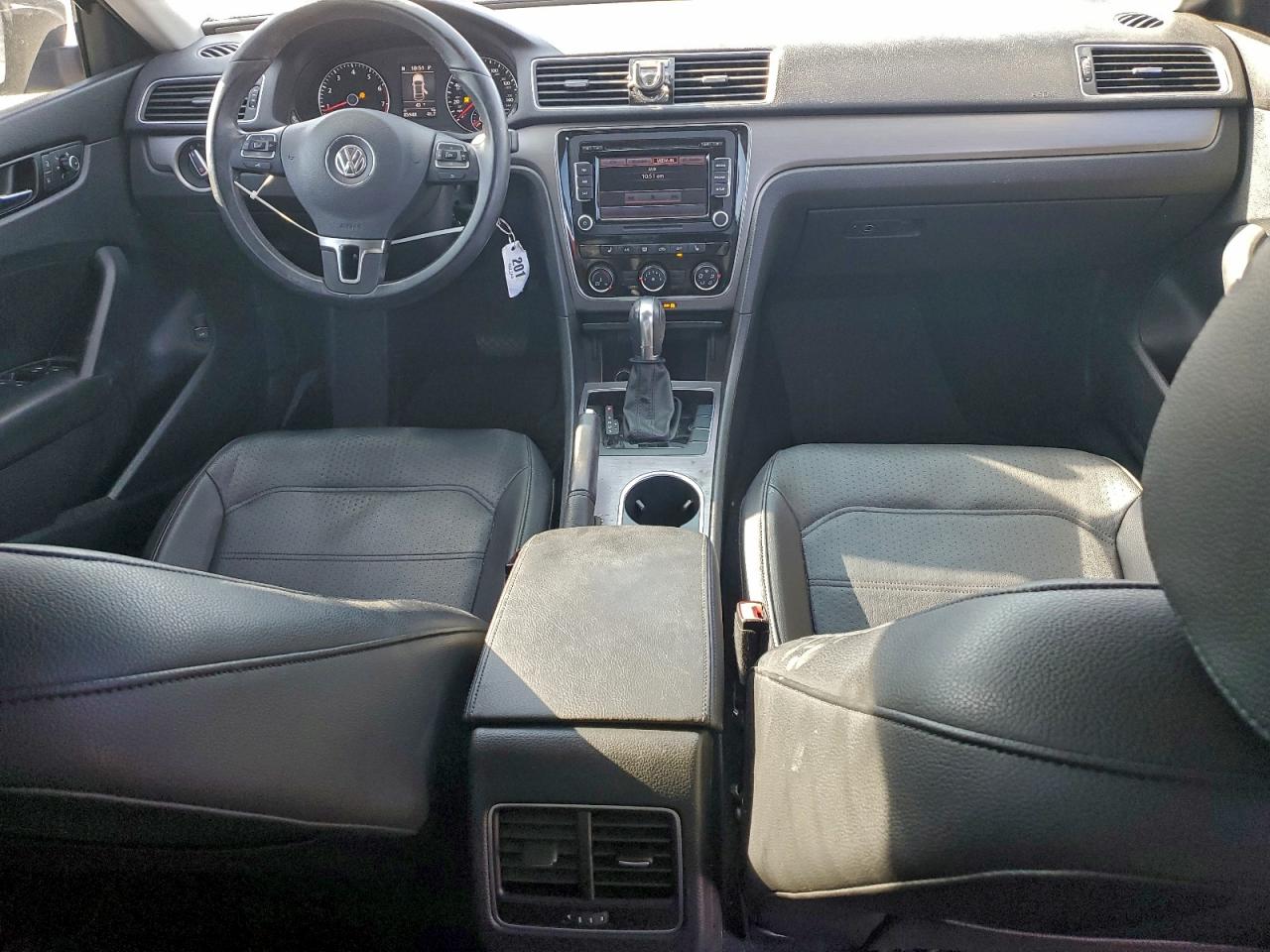 2014 VOLKSWAGEN PASSAT SE photo 8