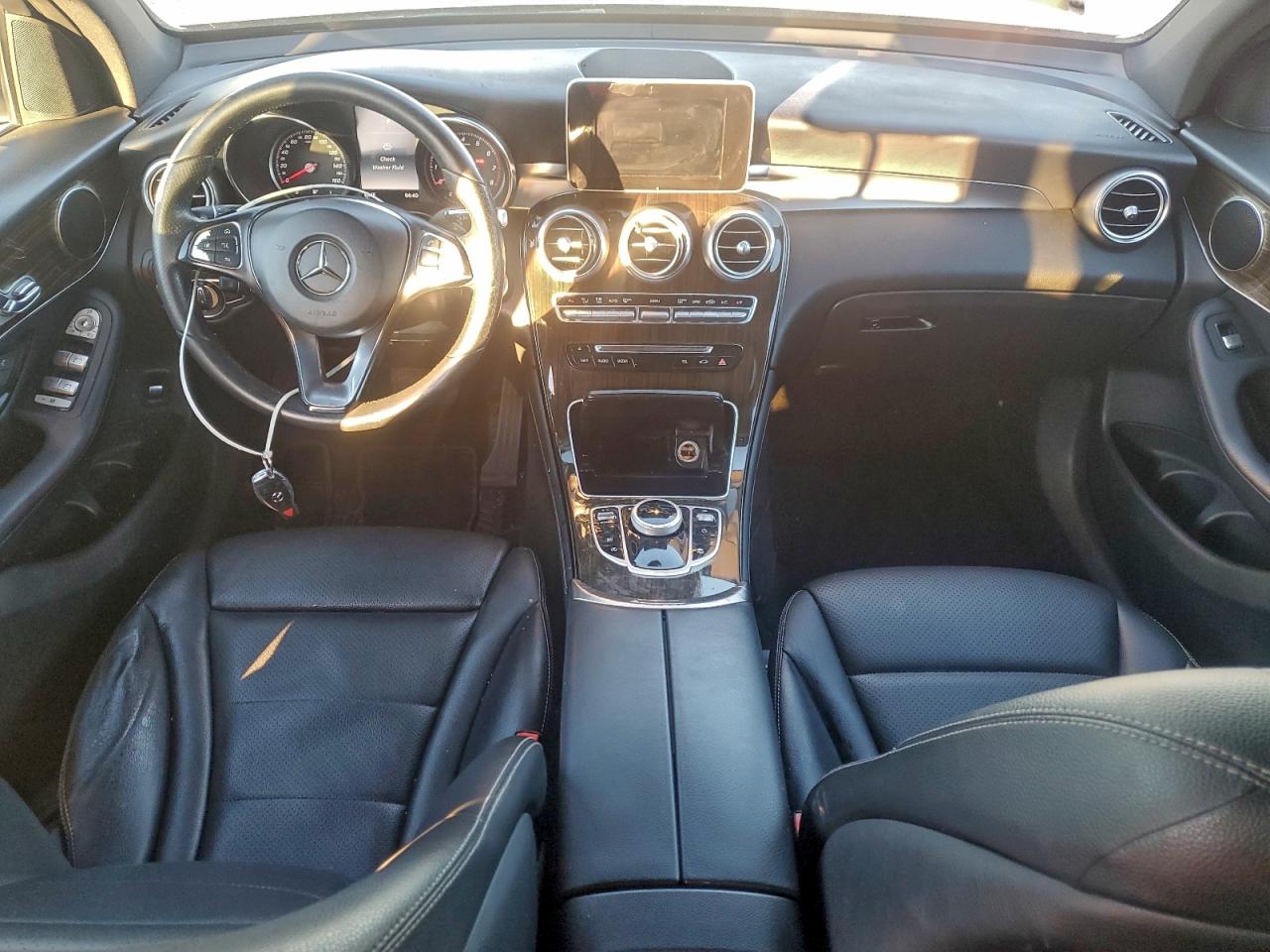 2018 MERCEDES-BENZ GLC 300 photo 8