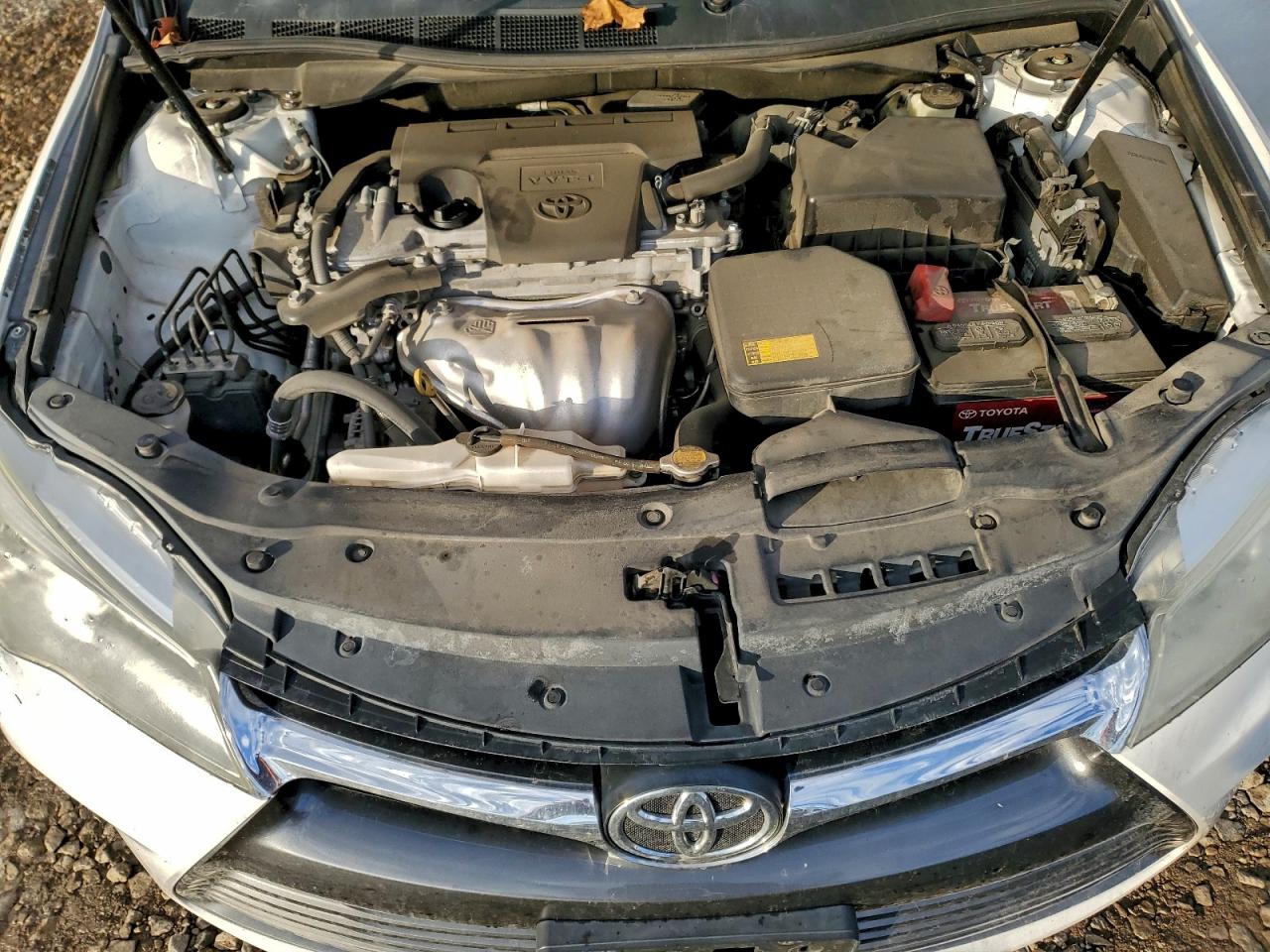2015 TOYOTA CAMRY LE photo 11