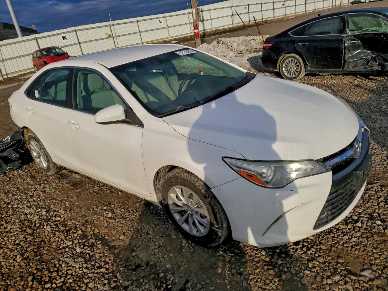 2015 TOYOTA CAMRY LE photo 4
