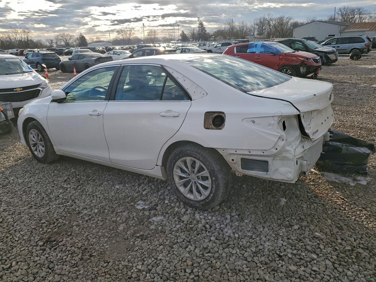 2015 TOYOTA CAMRY LE photo 2