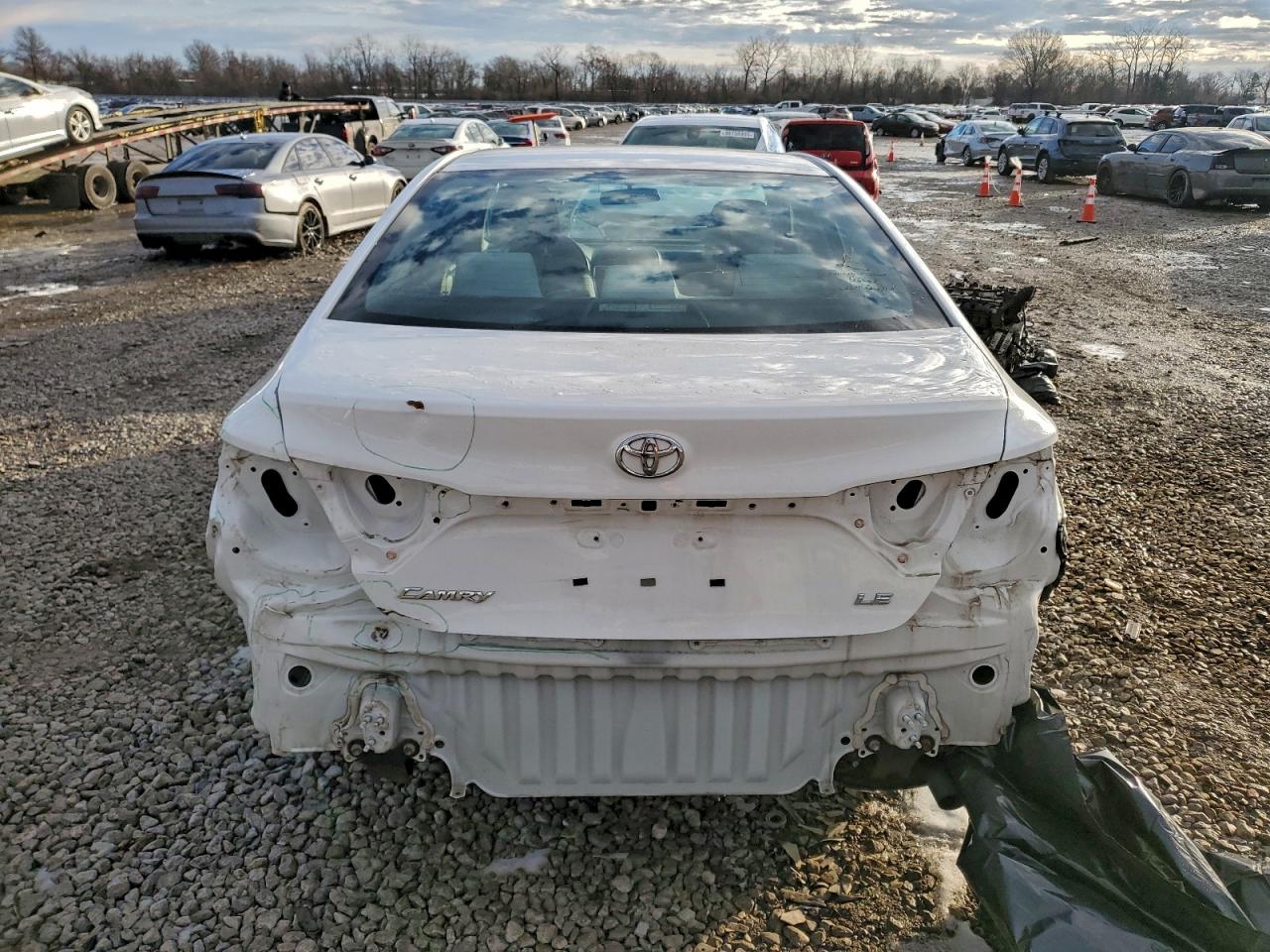 2015 TOYOTA CAMRY LE photo 6