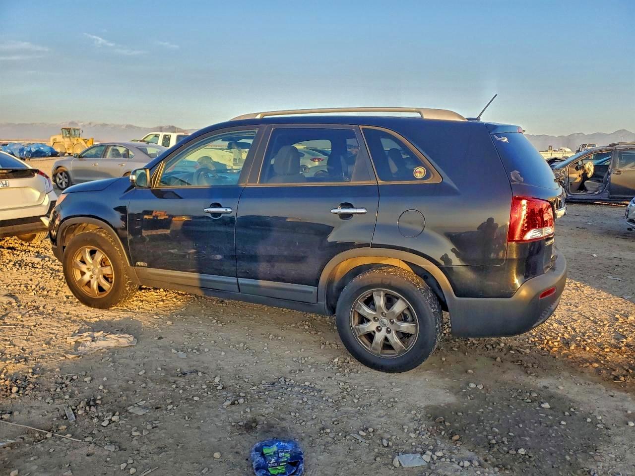 2012 KIA SORENTO BASE photo 2