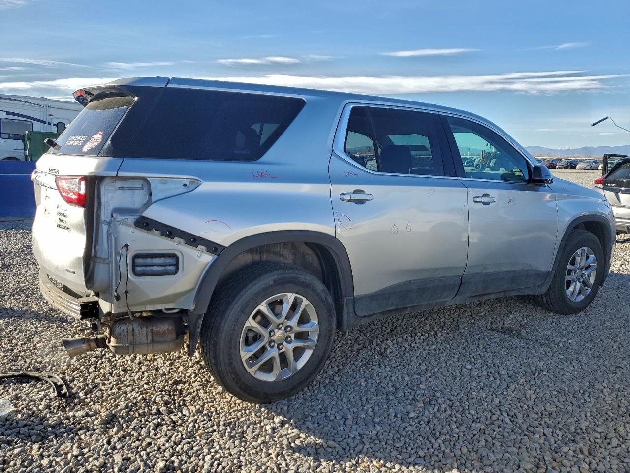 2019 CHEVROLET TRAVERSE LS photo 3