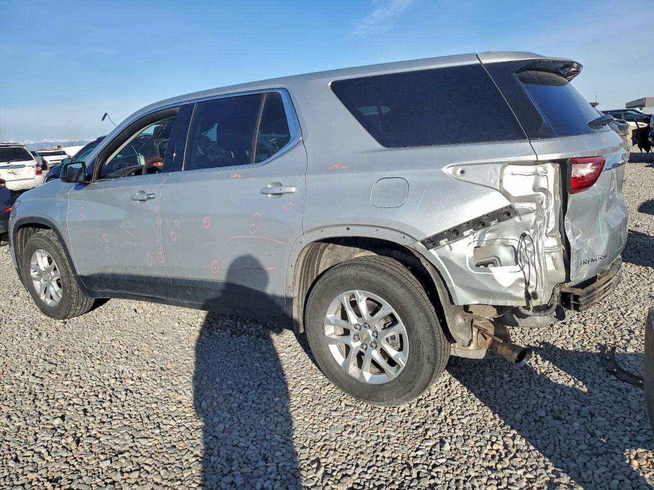 2019 CHEVROLET TRAVERSE LS photo 2
