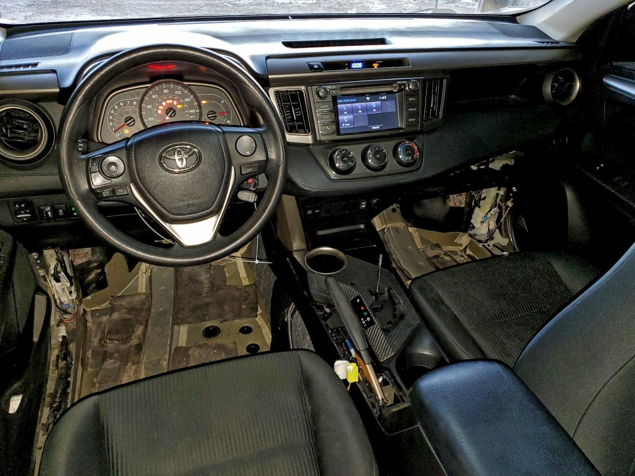2014 TOYOTA RAV4 LE photo 8