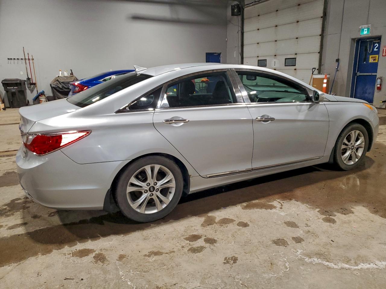 2011 HYUNDAI SONATA SE photo 3