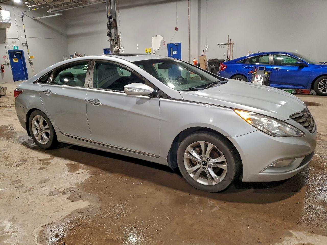 2011 HYUNDAI SONATA SE photo 4