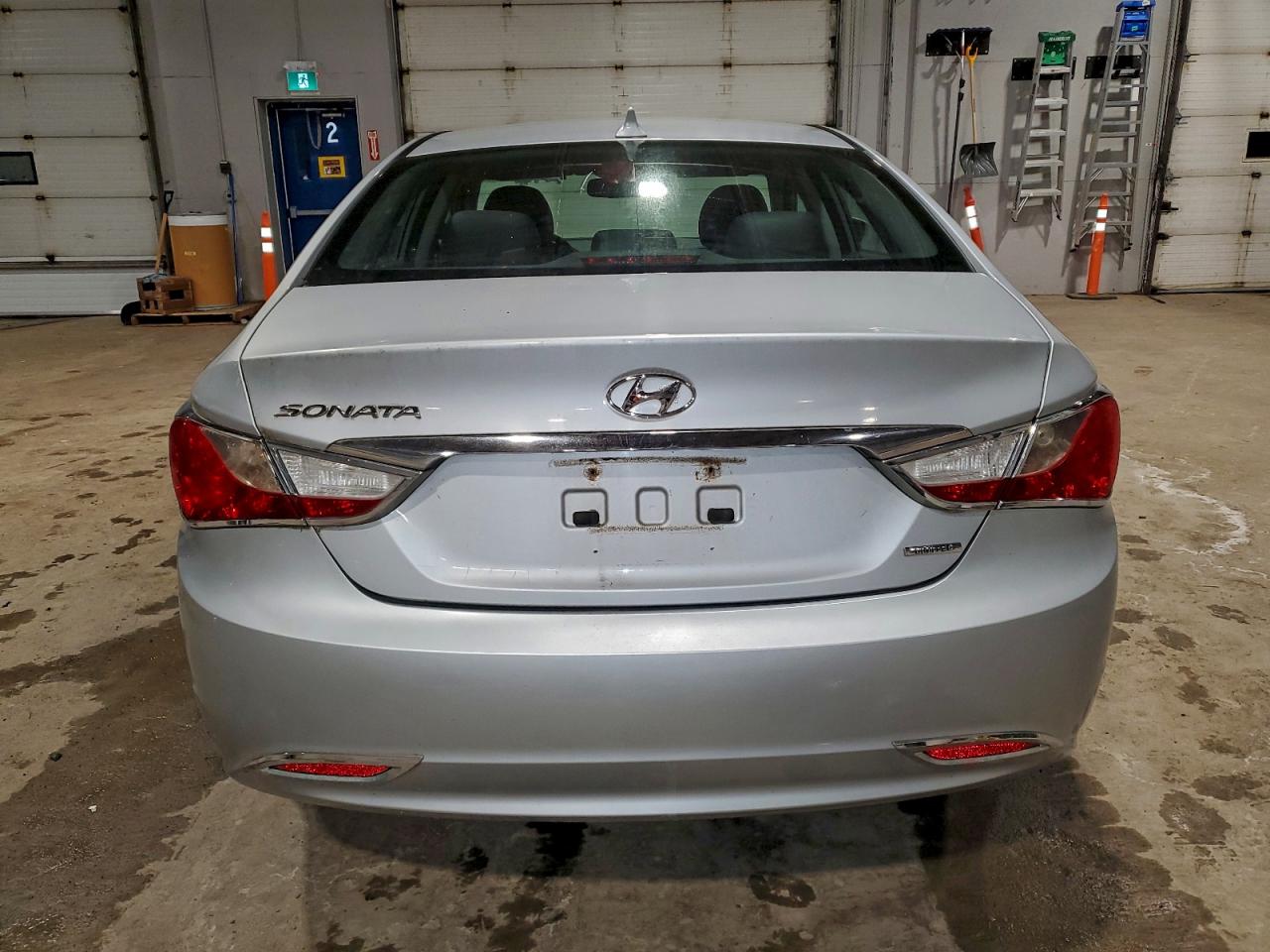 2011 HYUNDAI SONATA SE photo 6