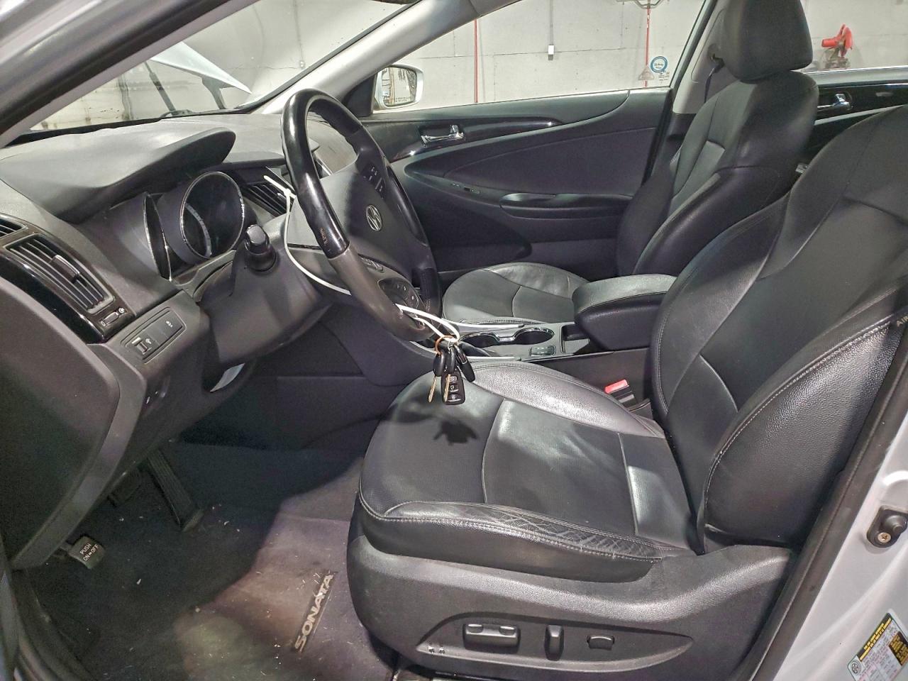 2011 HYUNDAI SONATA SE photo 7