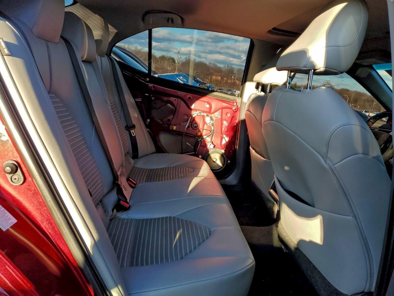 2018 TOYOTA CAMRY L photo 10