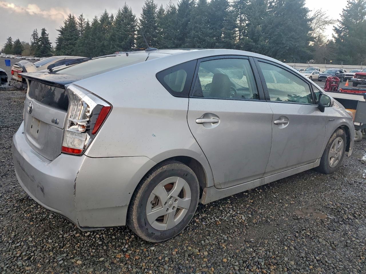 2011 TOYOTA PRIUS photo 3