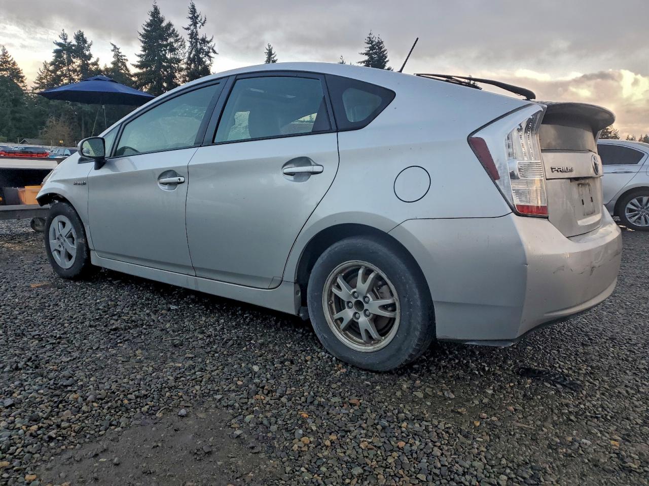 2011 TOYOTA PRIUS photo 2