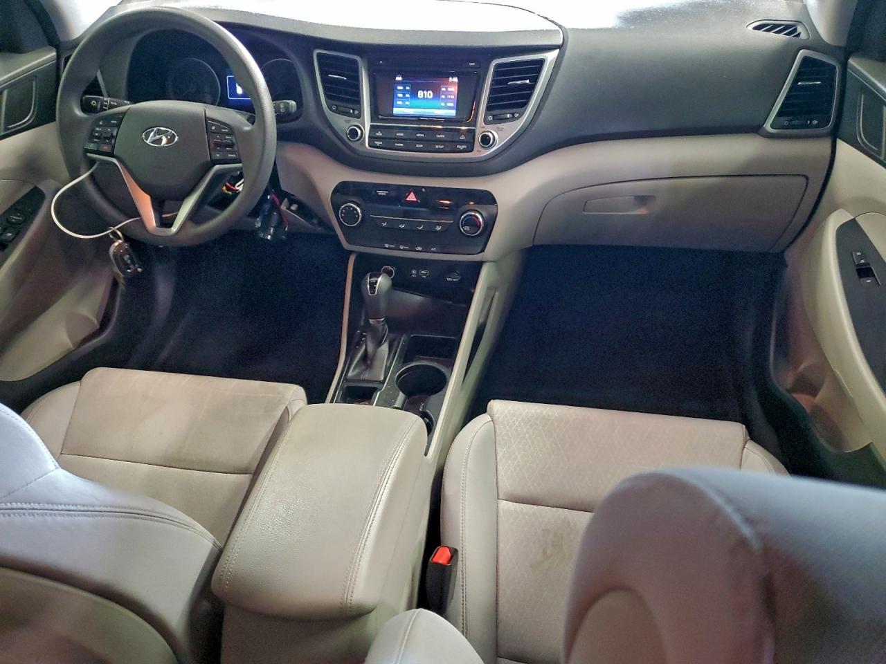 2017 HYUNDAI TUCSON SE photo 8