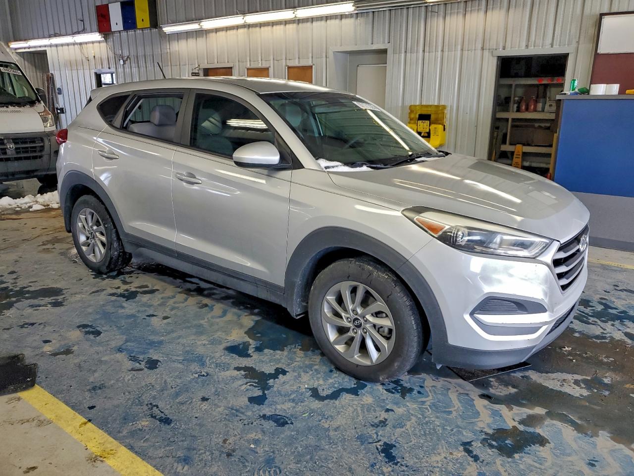 2017 HYUNDAI TUCSON SE photo 4