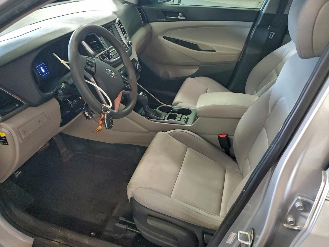 2017 HYUNDAI TUCSON SE photo 7