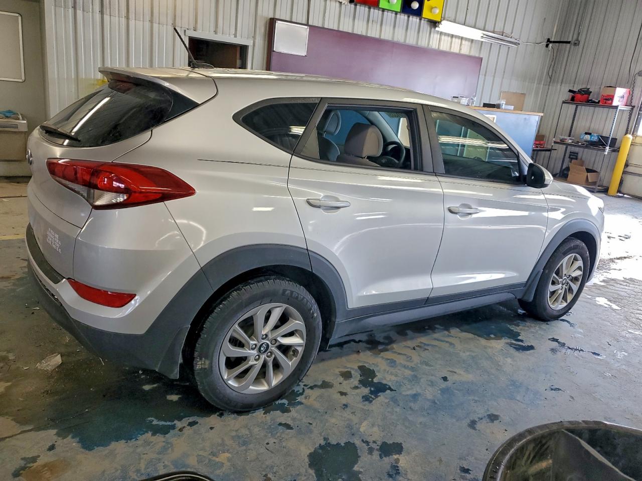 2017 HYUNDAI TUCSON SE photo 3