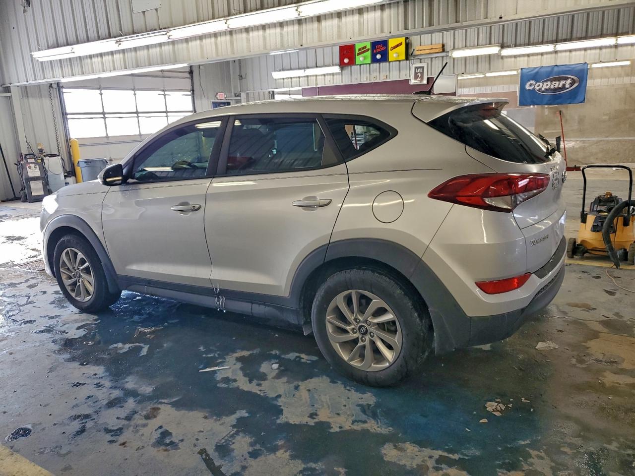 2017 HYUNDAI TUCSON SE photo 2