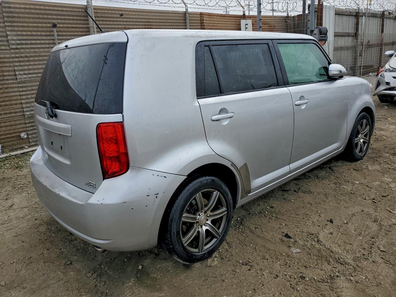 2010 TOYOTA SCION XB photo 3