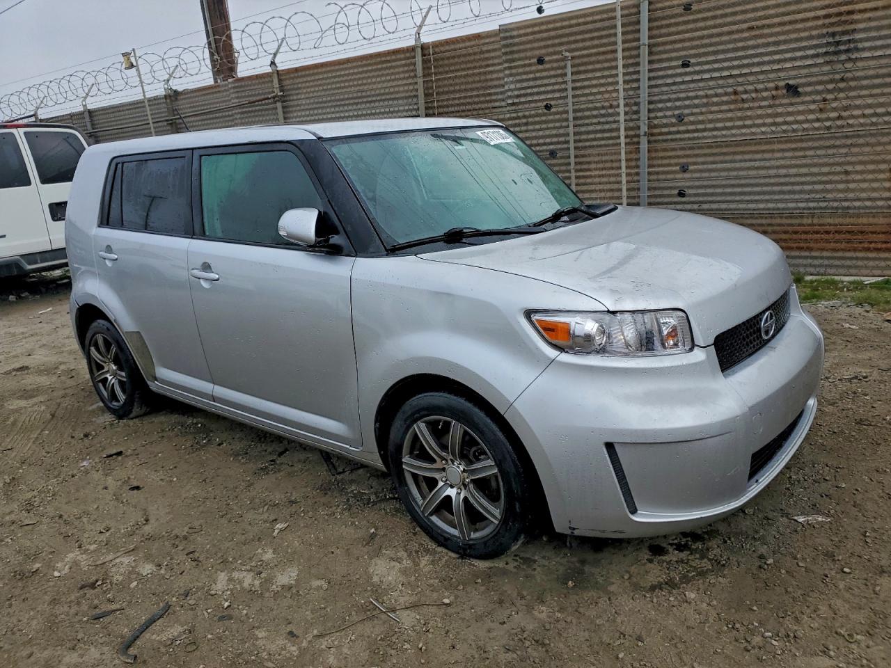 2010 TOYOTA SCION XB photo 4