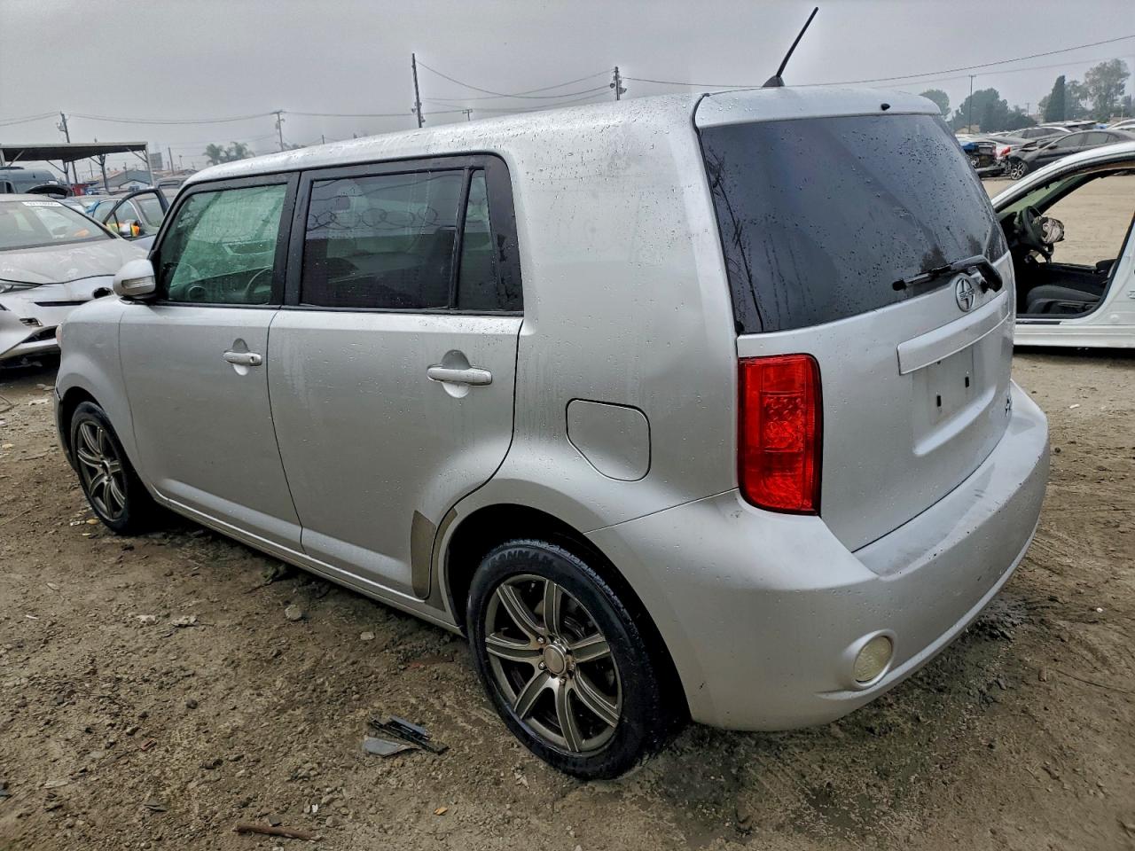 2010 TOYOTA SCION XB photo 2