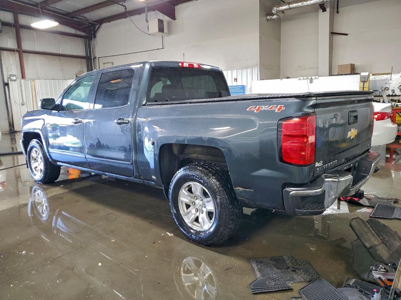 2017 CHEVROLET SILVERADO K1500 LT photo 2
