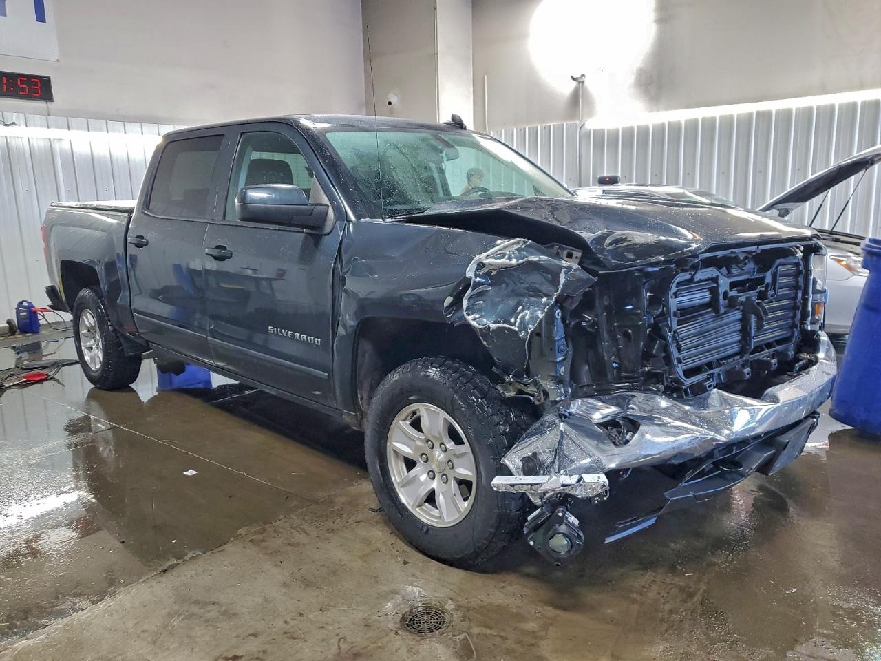 2017 CHEVROLET SILVERADO K1500 LT photo 4