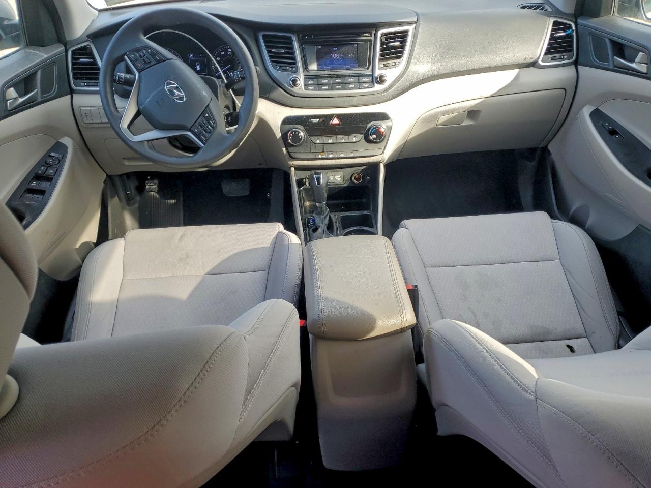 2018 HYUNDAI TUCSON SE photo 8