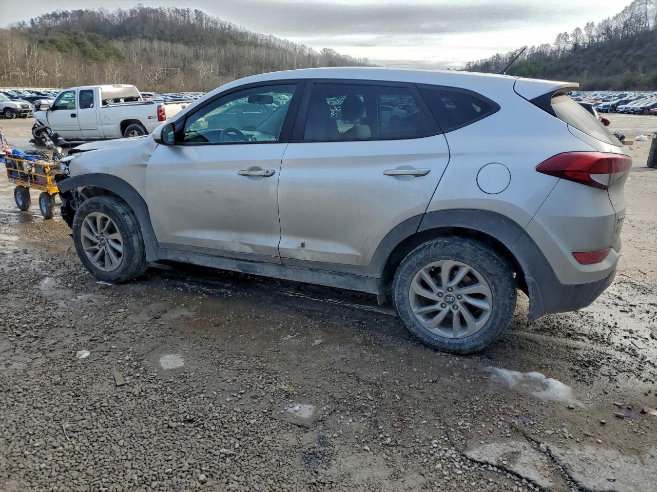 2018 HYUNDAI TUCSON SE photo 2
