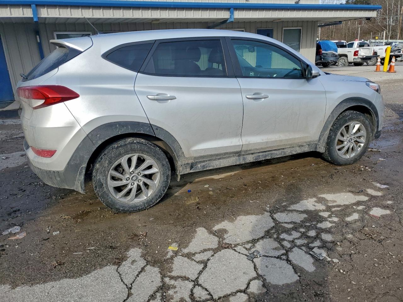 2018 HYUNDAI TUCSON SE photo 3