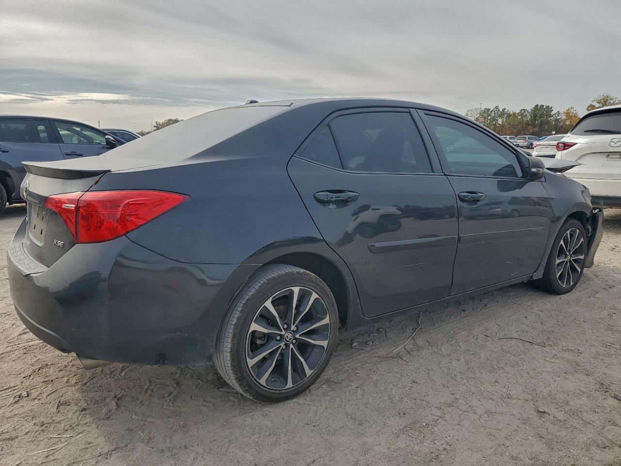 2017 TOYOTA COROLLA L photo 3